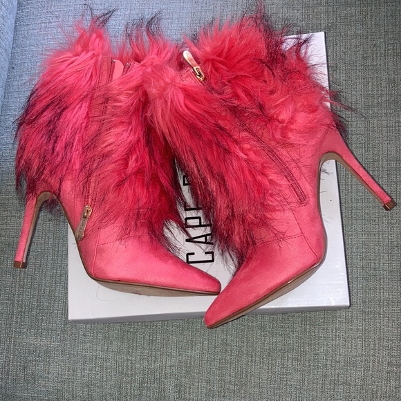 BNIB Cape Robbin Faux Fur Pink booties - Picture 2 of 9